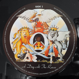QUEEN - A DAY AT THE RACES (180 GR)