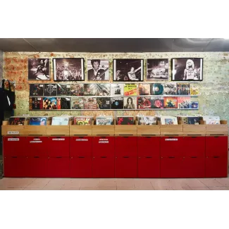 ВинилСПб. Старт продаж сувенирной продукции